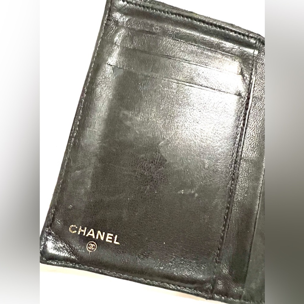 CHANEL Black Leather Compact Wallet with Gold Button - Picture 5 of 9
